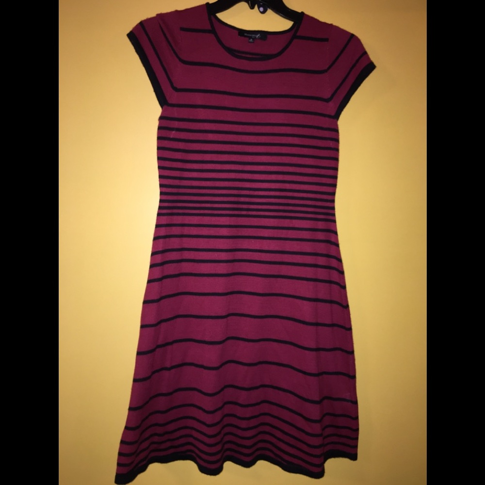 Women’s sweater dress burgundy size M